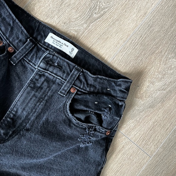 Abercrombie 90s Straight Ultra High Rise Ripped Jeans - Picture 1 of 3